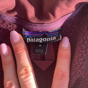 Size small maroon Patagonia fleece half zip great condition